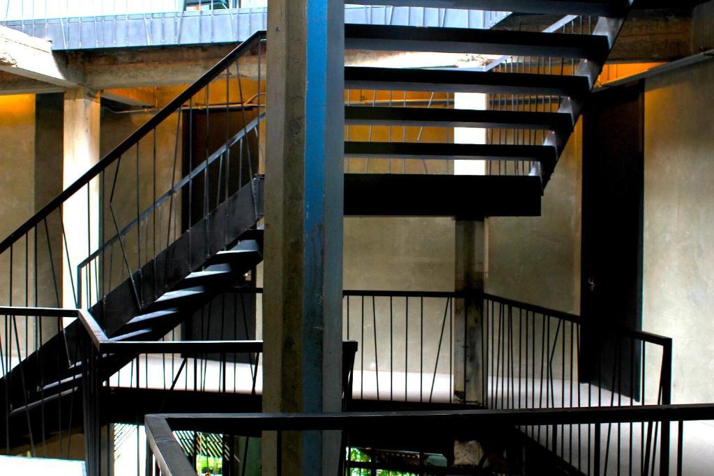 Thrive The Hostel : Patpong By The Belle Bangkok Ngoại thất bức ảnh